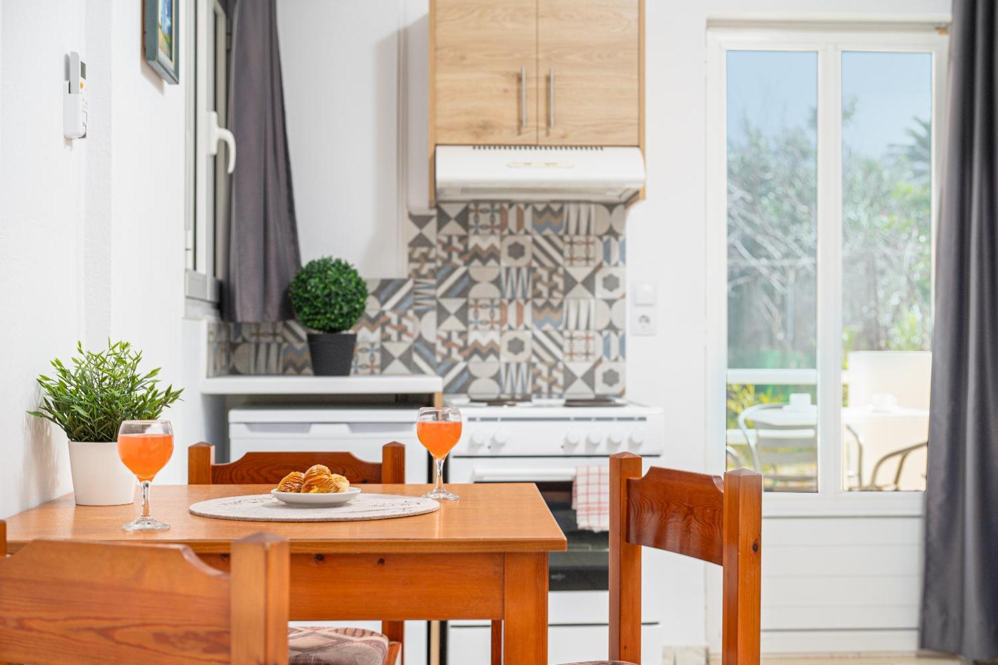 Mylos Apartments Anissaras ヘルソニソス エクステリア 写真