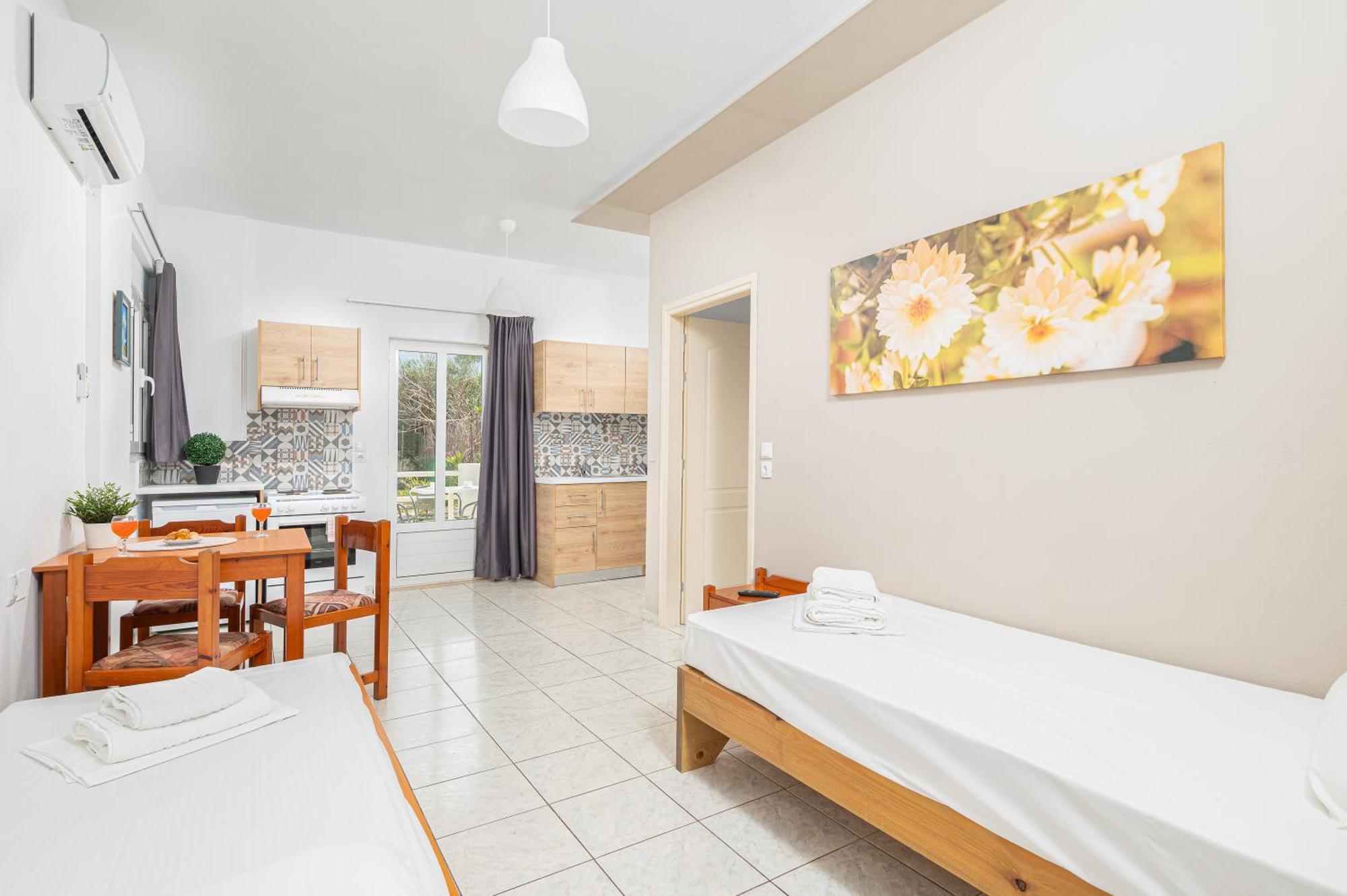 Mylos Apartments Anissaras ヘルソニソス エクステリア 写真